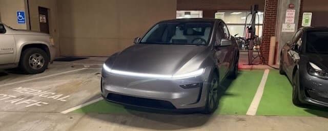 科技救命時刻：Tesla FSD 在高速公路上把心臟病發的車主安全送進急診室